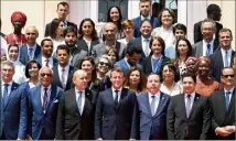  ?? (Photo AFP) ?? Photo de famille sur les marches du palais du Pharo, hier en début d’après midi, à l’issue du premier Sommet des deux rives imaginé par Emmanuel Macron.