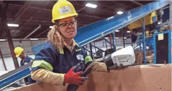  ?? JENNA WATSON, THE INDIANAPOL­IS STAR ?? Brooke Cash, 36, of Anderson, Ind., says her job at RecycleFor­ce in Indianapol­is “saved her life” as she rebounds from conviction­s for theft and other crimes.