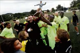  ?? (Photos Valérie Le Parc) ?? Les Tropéziens, outsiders au coup d’envoi, ont parfaiteme­nt géré cette finale face à La Londe.