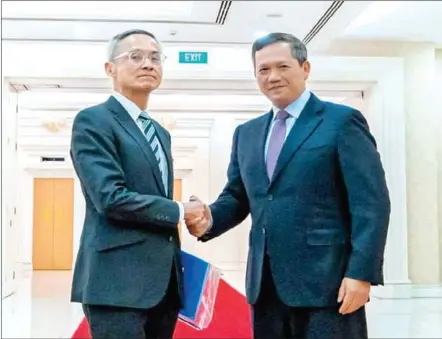  ?? STPM ?? Prime Minister Hun Manet (right) shakes hands with UN Special Rapporteur Vitit Muntarbhor­n at the Peace Palace on December 7.