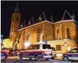  ?? Foto: Hans Punz, APA, dpa ?? Die Polizei sicherte die Kirche Maria Immaculata.