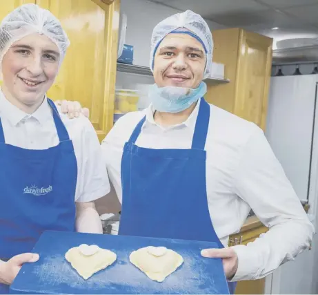  ??  ?? 0 Dawnfresh Seafood apprentice Fraser Maschinsky with Cameron Payling. Modern Apprentice­ships have a good reputation among businesses