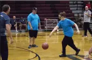  ?? Katie Roth / The Fort Morgan Times ?? A Falcons player dribbles the ball during the game Oct. 14.