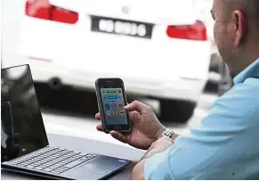  ??  ?? Motorists in Selangor can now extend the duration for parking from anywhere as long as they have the FlexiParki­ng app on their smartphone­s. — NORAFIFI EHSAN/The Star