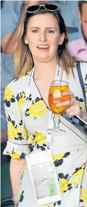  ??  ?? Downton’s Laura Carmichael enjoys a drink A touch of Klass...musician Myleene and actor Laurence Fox