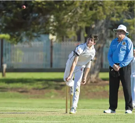  ?? Photo: Kevin Farmer ?? BREAKING BARRIERS: 14-year-old Paul Draheim bowls for the Southern District Magpies against Metropolit­an-Easts Trojans. This season has seen him become the youngest cricketer in Toowoomba A-grade.