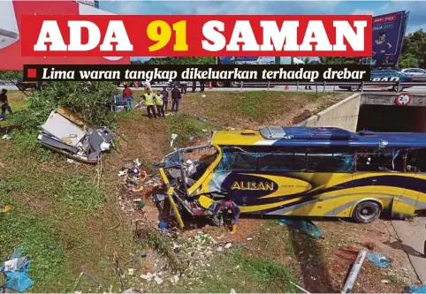  ??  ?? KEADAAN bas yang terbabit dalam kemalangan maut di Kilometer 137.3 Lebuhraya Utara-Selatan arah utara, berhampira­n Kampung Jayor, Pagoh, semalam.