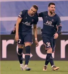  ?? AFP ?? Fuori Kylian Mbappé e Leo Messi dopo lo 0-1 ma eliminati alla fine