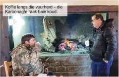  ??  ?? Koffie langs die vuurherd – die Karoonagte raak baie koud.