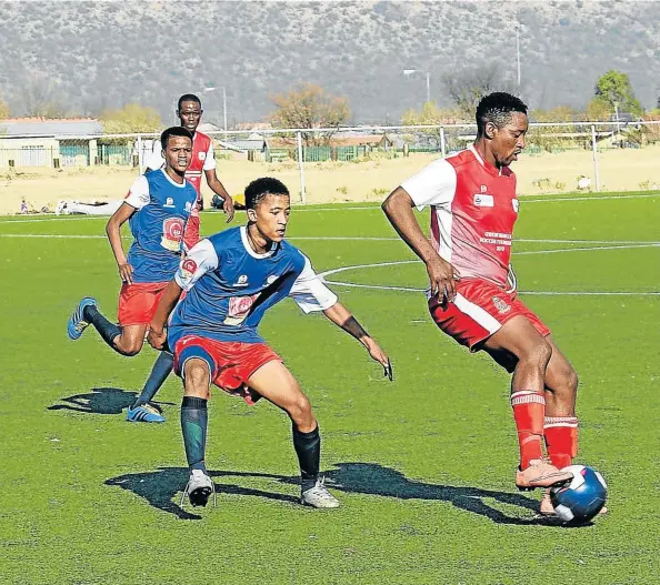  ?? Picture: BHONGO JACOB ?? ON THE BALL: Javian Rooi of Seven Stars, left, gets ready to put in a tackle as Olwethu Poni of Valgas FC controls the ball during qualifiers for next Saturday’s Mayor’s Cup, at the Dumpy Adams Sports Ground, last week