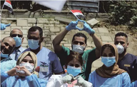  ?? FOTO: XINHUA/IMAGO IMAGES ?? Für den Kampf gegen das Coronaviru­s wird im Irak vor allem Schutzausr­üstung für medizinsch­es Personal benötigt.