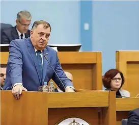  ?? ?? Milorad Dodik za govornicom NSRS-A: Uzalud posebne sjednice