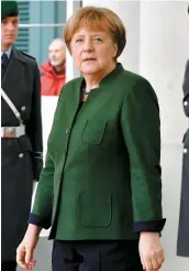  ??  ?? La décision de la chancelièr­e Angela Merkel, d’accueillir près d’un million de demandeurs d’asile en 2015, a fait beaucoup de mécontents en Allemagne.