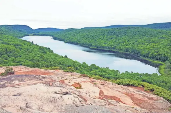  ?? PHOTOS BY CHELSEY LEWIS/MILWAUKEE JOURNAL SENTINEL ?? Lake of the Clouds is a popular spot in the Porcupine Mountains Wilderness State Park in Michigan's Upper Peninsula.