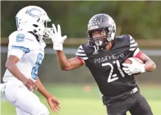  ?? STAFF PHOTO BY ROBIN RUDD ?? Brainerd’s Jaylyn Dupree (21) tries to get past McMinn Central’s Jyrel Arnwine during the regular-season finale for both teams last October.