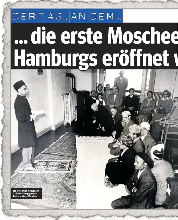  ??  ?? Der erste Imam Abdul Latif (l.) beim Freitagsge­bet in der Fazle-Omar-Moschee