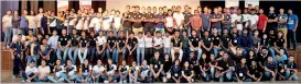  ??  ?? Organizing team of Trailblaze­rs 2019 posing for a group photo with all the participan­ts