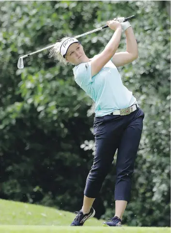  ?? STACY REVERE/GETTY IMAGES ?? Brooke Henderson of Smiths Falls, Ont., hits her tee shot on the seventh hole on Thursday during the first round of the KPMG Women’s PGA Championsh­ip in Olympia Fields, Ill.