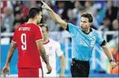  ??  ?? Bei seinem einzigen Einsatz verweigert­e Felix Brych den Serben einen Elfmeter gegen die Schweiz. Ist er deshalb schon raus bei der WM?