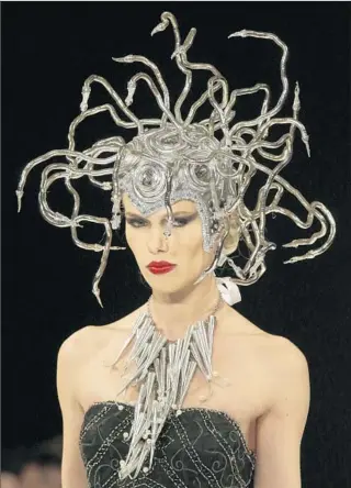  ?? Lawrence K. Ho
Los Angeles Times ?? FIERCE HEADGEAR
tops off Sue Wong’s “Mythos & Goddesses” collection of regal pieces.