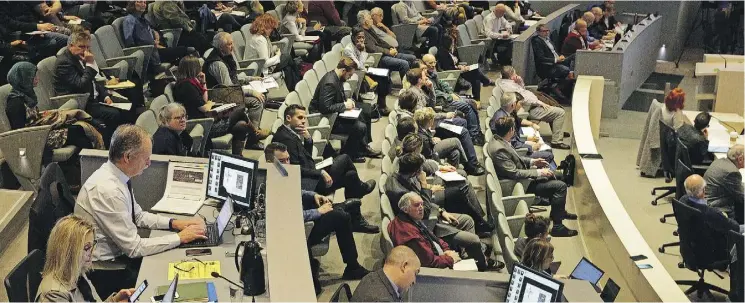  ?? LARRY WONG ?? Councillor­s hear from the public at city hall on Wednesday over concerns about the Valley Line West LRT route.