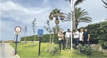  ?? Photo: Town hall ?? Some greenery on the Orihuela Costa blue route