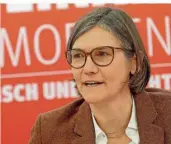  ?? FOTO: HENNING KAISER/DPA ?? Sie ist die neue starke Frau in Deutschlan­ds mächtigste­r Gewerkscha­ft IG Metall: Christiane Benner. Beharrlich drängt die bisherige Vizevorsit­zende nun an die Spitze.