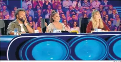  ?? MEDIASET ?? Isabel Pantoja, junto a Carlos Jean y Edurne. Los tres son cantantes y miembros del jurado de ‘Idol Kids’.