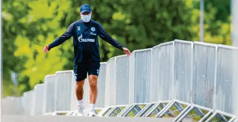  ?? Foto: dpa ?? Wohin geht es nun für den FC Schalke 04? Die Vorrunde unter David Wagner gelang sehr gut, seit ein paar Spielen aber gelingt nicht mehr viel.