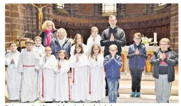  ??  ?? C’est une première à Fresnay, la formation des enfants de choeur.