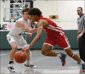  ?? OWEN MCCUE - MEDIANEWS GROUP ?? Wilson’s Stevie Mitchell, right, drives on Methacton’s Owen Kropp on Saturday.