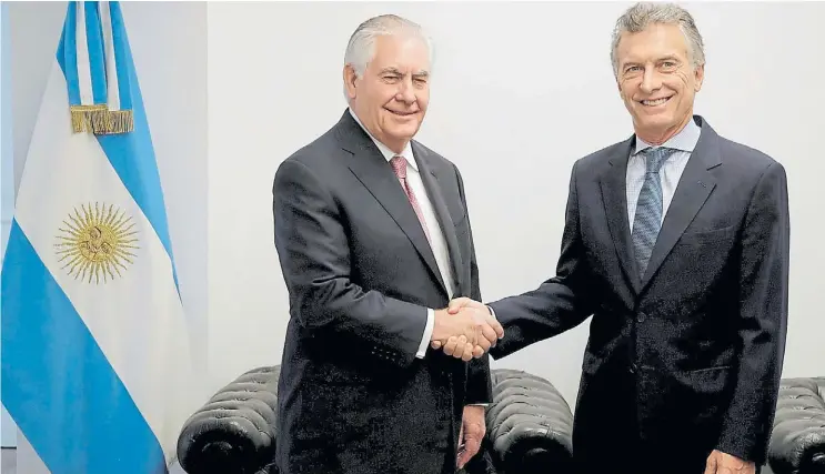  ?? AFP ?? En Olivos. Mauricio Macri con el canciller estadounid­ense, Rex Tillerson, con quien repasó la agenda bilateral y se enfocó en analizar una salida para la crisis en Venezuela.