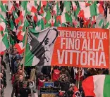  ??  ?? I cortei che hanno sfilato eri a Trieste: a sinistra quello di CasaPound, a destra della rete antifascis­ta