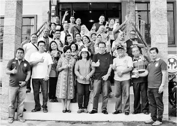  ??  ?? Raymond (fourth right, front row) and the Sarawak delegation with their Indonesian hosts during the trip.