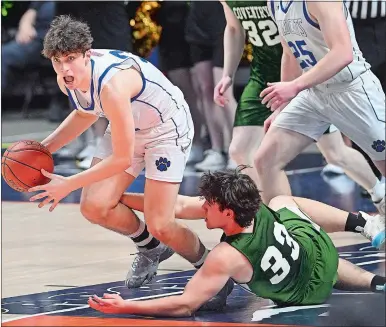  ?? SARAH GORDON/THE DAY ?? Old Lyme’s Edward Fiske Jr. (34) steals a ball from Coventry’s Gavin Covell (33) during the Division V boys’ basketball tournament championsh­ip at Mohegan Sun Arena on Sunday.