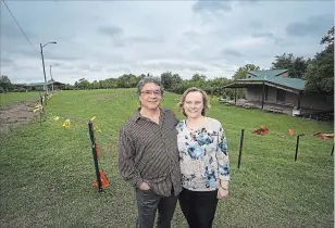  ?? JULIE JOCSAK THE ST. CATHARINES STANDARD ?? Phil and Lori Lococo stand in Fireman's Park in Niagara Falls. This weekend, they will be hosting an expanded version of the annual Carmel Fine Art and Music Festival.