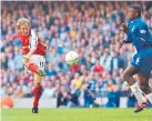  ??  ?? Long shot: Ray Parlour lets fly and scores