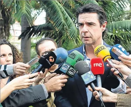  ?? ELVIRA URQUIJO / EFE ?? Contradicc­ión. El ministro de Industria, Energía y Turismo, José Manuel Soria, admitió que la CNE pedía desde hace tiempo cambiar las subastas, pero el Gobierno no hizo nada