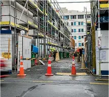  ?? JERICHO ROCKARCHER/STUFF ?? Subcontrac­tors locked out of the site of $125 million The Paddington residentia­l developmen­t on Taranaki St are slowly returning to work.