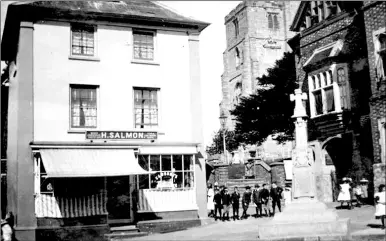  ??  ?? The original monument to the first Earl of Cranbrook