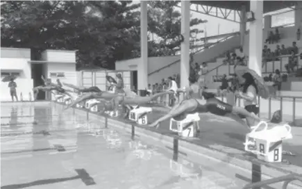  ?? PNA photo ?? DAGUPAN SWIMMING TEAM TRY-OUT. Young swimmers who are residents or are studying in the city (ages 17 and below) participat­ed in the Balon Dagupan Swim Team try-outs for A, B and C categories.