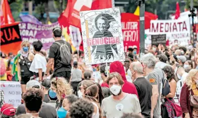  ??  ?? Más de 15 ciudades brasileñas protestaro­n contra la gestión del presidente Jair Bolsonaro