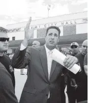  ?? C.M. GUERRERO
el Nuevo Herald, file ?? Javier Ortiz, the former president of Miami’s police union, can soon return to work after a yearlong suspension.