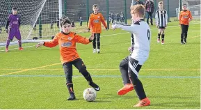  ??  ?? Age 11 Newtyle (black and white) played DUSC in their last match. Sunday sees them take on Carnoustie.