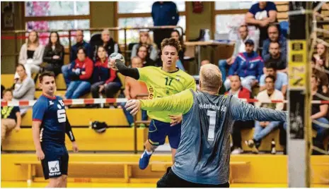  ?? Foto: Markus Brandhuber ?? Ein äußerst spannendes Derby sahen die Zuschauer in der Herwartste­inhalle.