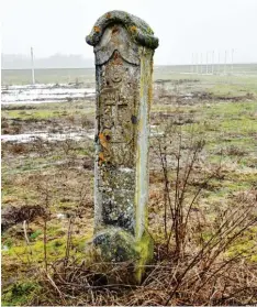  ?? Foto: Thorsten Jordan ?? Diese Burgfriede­nssäule hat sich an der Befeuerung des Fliegerhor­stes unweit der Ep fenhauser Straße bei Landsberg erhalten.