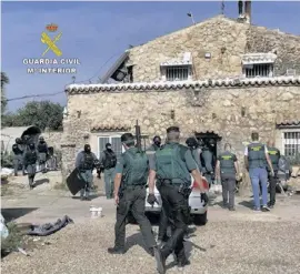  ?? Fotos: Guardia Civil ?? In dieser Finca verschanzt­e sich der Gesuchte.