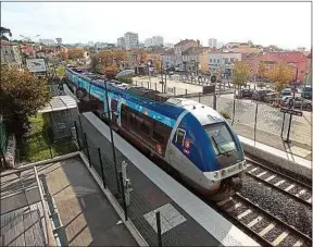  ??  ?? Une modernisat­ion de la ligne entre Aix et Marseille est en cours.