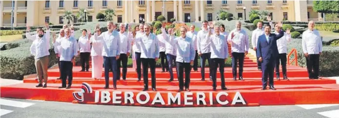 ?? ?? Trece presidente­s, tres vicepresid­entes, un primer ministro y el Rey de España, Felipe VI, fueron los mandatario­s que asistieron a la XXVIII Cumbre Iberoameri­cana que se desarrolló en Santo Domingo, el pasado viernes 24 y sábado 25 de marzo. En representa­ción de sus países tambien participar­on cinco ministros de Relaciones Exteriores.