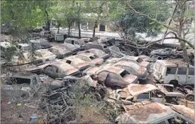  ?? BACHCHAN KUMAR ?? Vehicles dumped on the premises of Nerul police station.